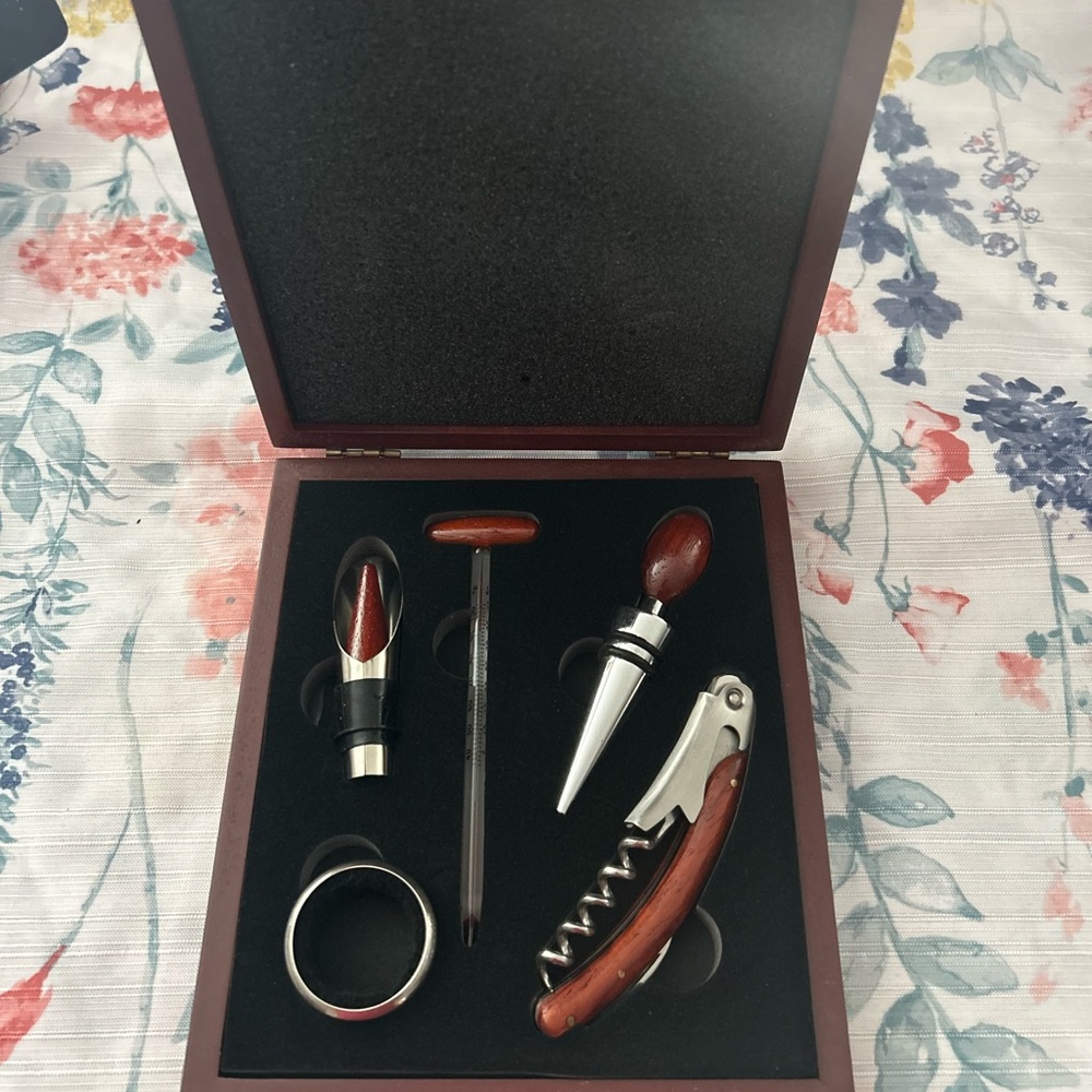 Wine Accessories Kit